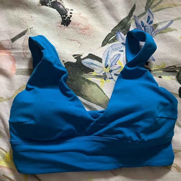 Size 8 Lululemon Sports Bra - Picture 4 of 4